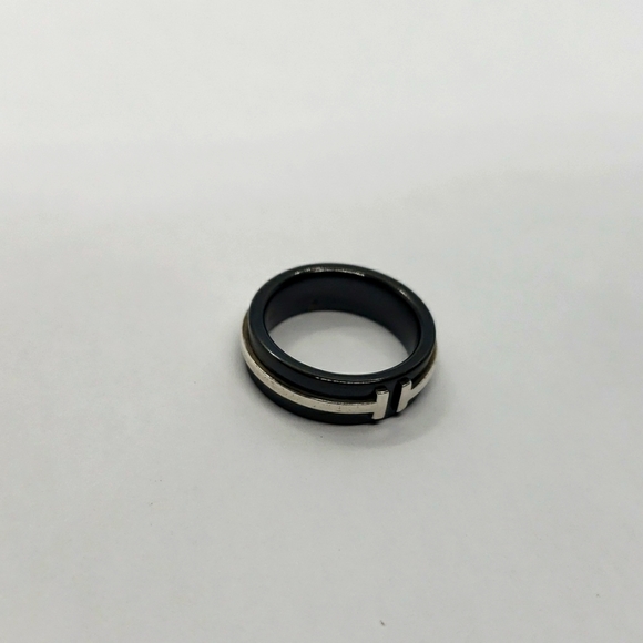 Tiffany & Co. T silver and black titanium ring - Picture 5 of 8